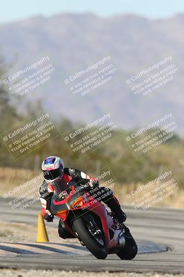 media/Dec-01-2025-Moto Forza (Mon) [[2daa91e15f]]/2-Intermediate Group/Session 3 (Turn 3)/